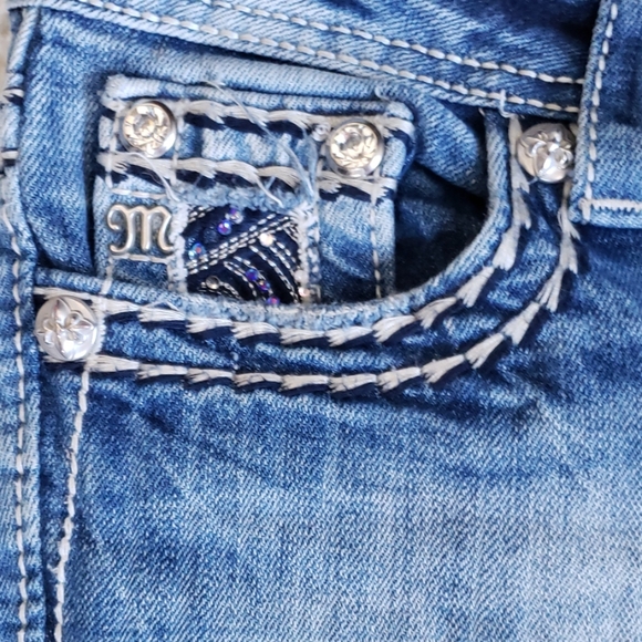 Miss Me Cuffed Capri Jeans.  Size 26. - Picture 6 of 8